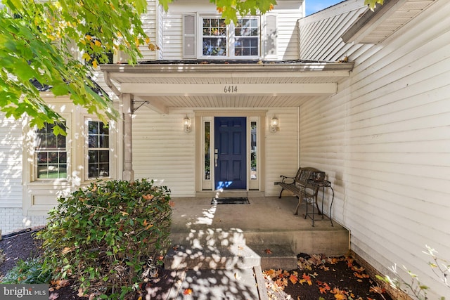 property entrance with covered porch