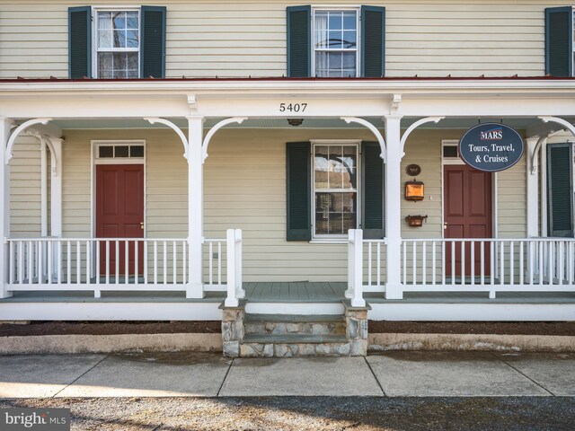 property entrance with covered porch