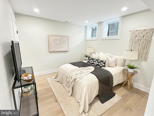 bedroom featuring visible vents, recessed lighting, baseboards, and light wood-type flooring