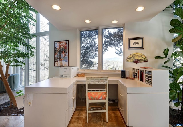 office area featuring built in desk and recessed lighting