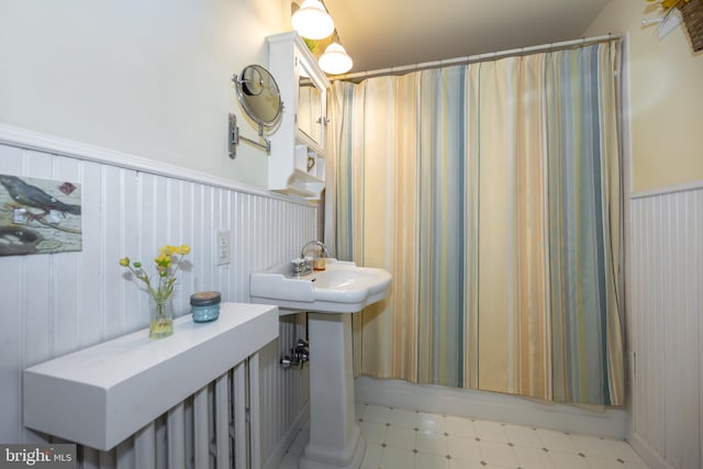 901 S Talbot, Saint Michaels, MD 21663 - full bath featuring a shower with curtain and wainscoting