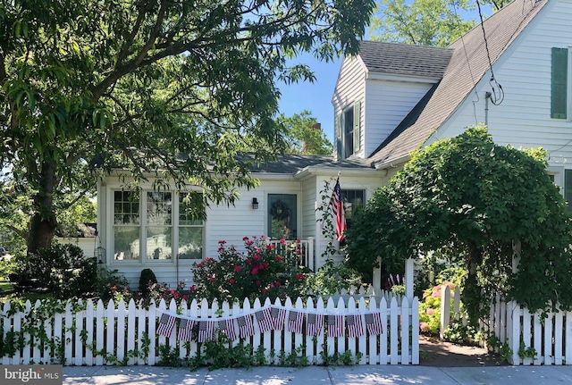 901 S Talbot, Saint Michaels, MD 21663 - view of front of property featuring roof with shingles and a fenced front yard
