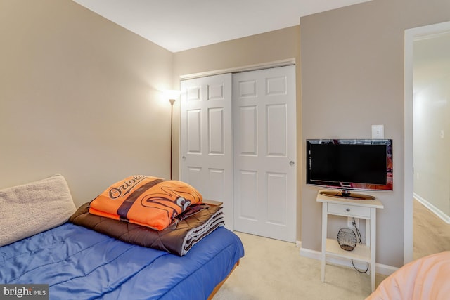 bedroom with a closet, baseboards, and carpet flooring