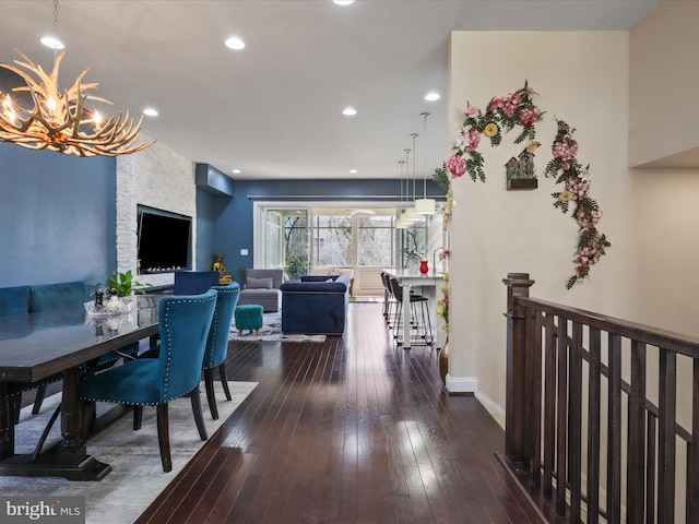 dining area with dark wood-style floors, a chandelier, recessed lighting, and baseboards