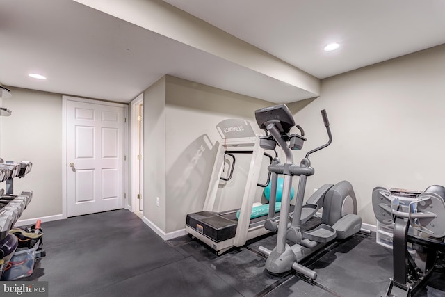 workout area featuring recessed lighting and baseboards