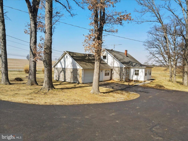 view of front of property featuring aphalt driveway and an attached garage