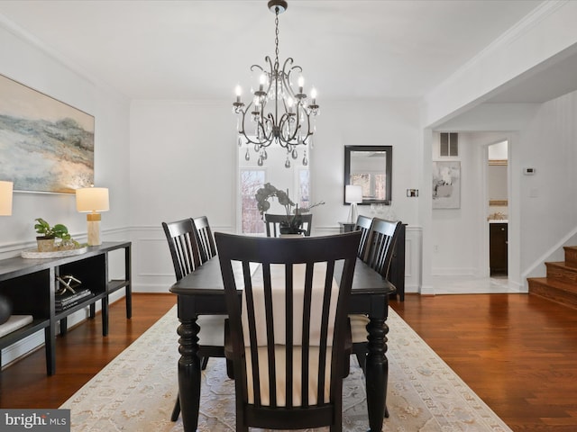 dining area featuring dark wood-type flooring, crown molding, and visible vents