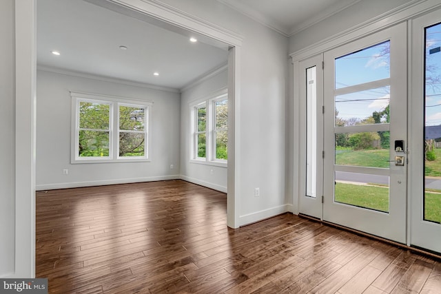 entrance foyer with recessed lighting, baseboards, crown molding, and wood finished floors