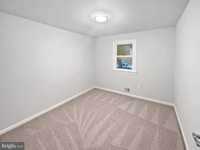 carpeted empty room with baseboards and visible vents