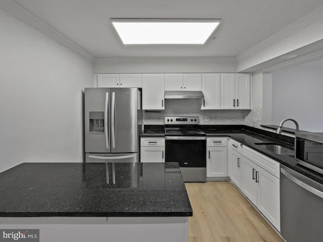 kitchen with a sink, stainless steel appliances, under cabinet range hood, white cabinetry, and crown molding