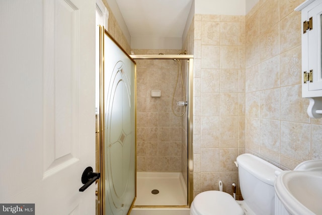 full bathroom featuring tile walls, toilet, and a stall shower