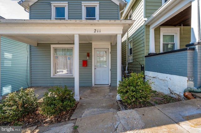 doorway to property featuring covered porch