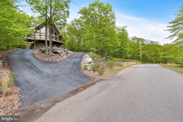 10 S Spur Ln, Hazleton, PA 18202 - view of asphalt driveway featuring a forest view