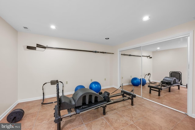 workout room featuring tile patterned flooring, visible vents, recessed lighting, and baseboards