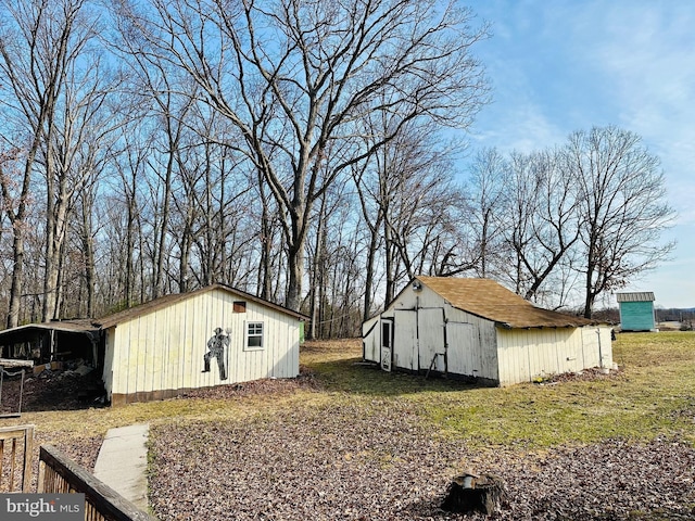 exterior space featuring an outbuilding