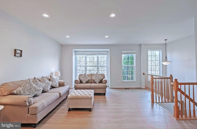 living area with recessed lighting, light wood-style flooring, and baseboards