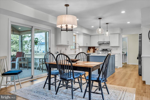 dining space featuring recessed lighting, visible vents, and light wood-style flooring