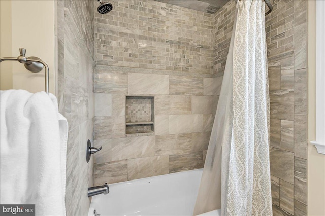 full bathroom featuring shower / bath combo with shower curtain