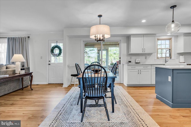 dining room with recessed lighting, baseboards, and light wood-style flooring