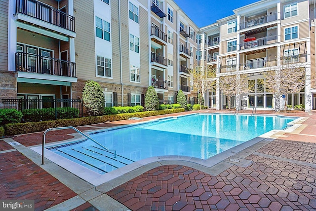 view of swimming pool