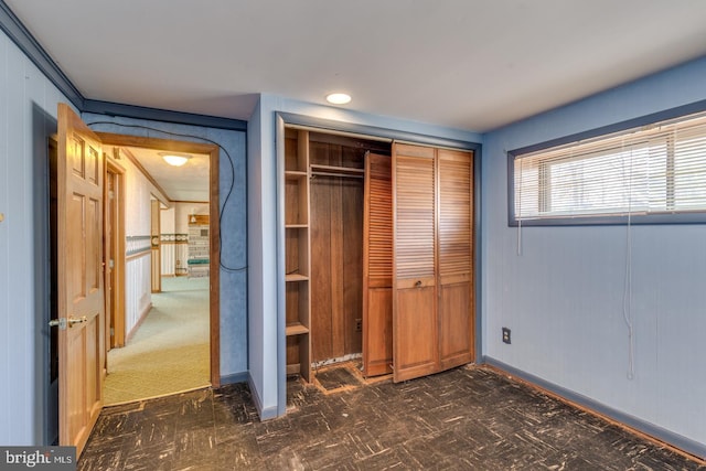 unfurnished bedroom featuring recessed lighting, baseboards, and a closet