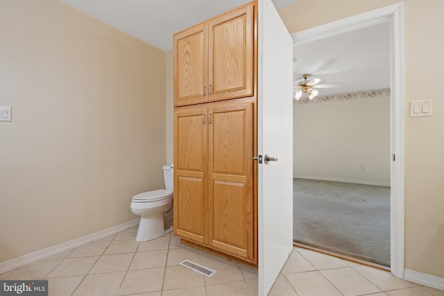 bathroom featuring tile patterned floors, visible vents, baseboards, and ceiling fan