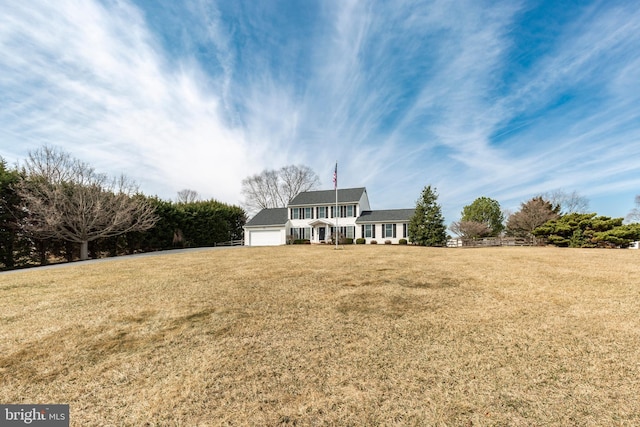 view of front of home featuring a front yard and a garage