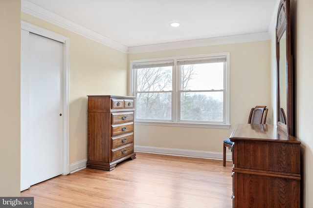 sitting room featuring crown molding, light wood-style floors, and baseboards