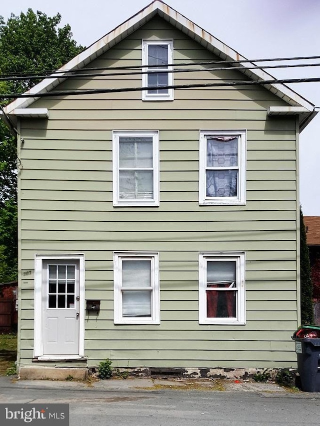 view of front of house