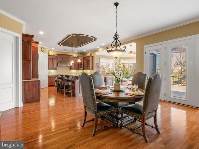 dining area featuring recessed lighting, light wood-type flooring, and ornamental molding