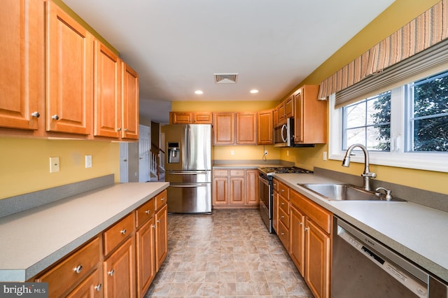 kitchen featuring visible vents, a sink, recessed lighting, stainless steel appliances, and light countertops