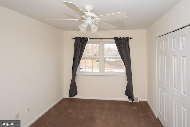 unfurnished bedroom featuring visible vents, ceiling fan, baseboards, carpet floors, and a closet