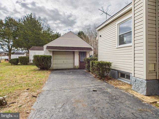 exterior space featuring driveway