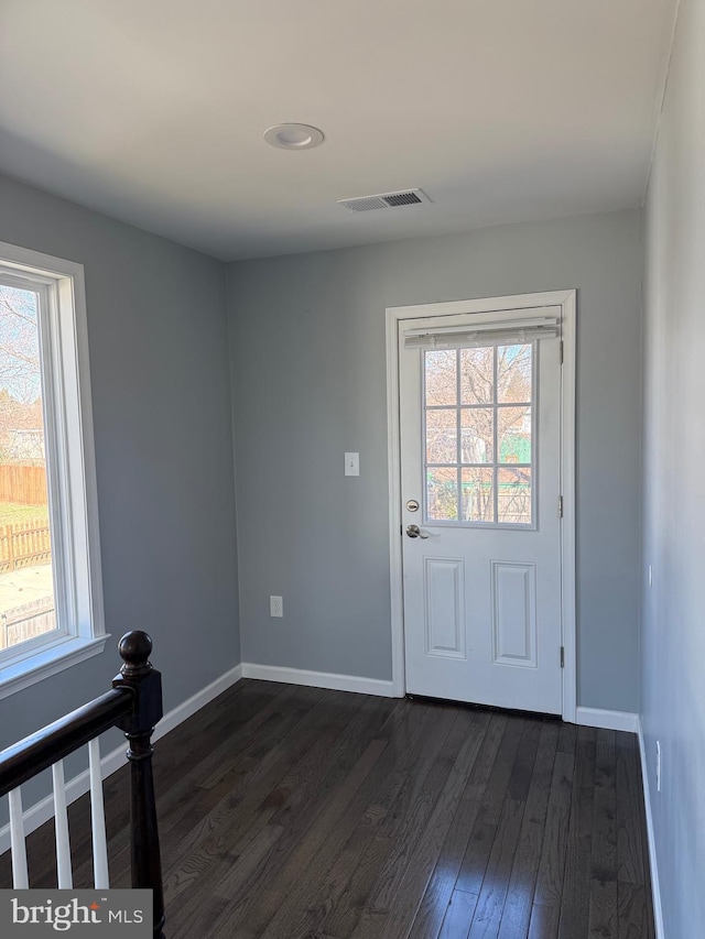 entryway featuring visible vents, baseboards, and dark wood finished floors