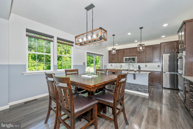 dining room featuring recessed lighting, visible vents, baseboards, and dark wood finished floors