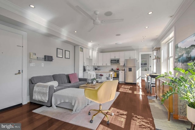 living room with dark wood-style floors, recessed lighting, a ceiling fan, and ornamental molding