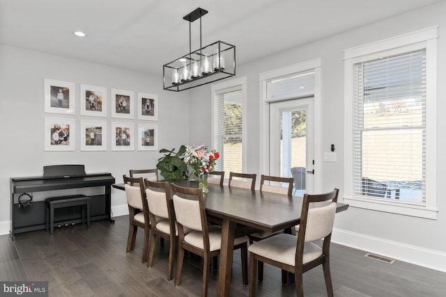 286 Claremont Ave, Harrisonburg, VA 22801 - dining space featuring dark wood finished floors, visible vents, recessed lighting, and baseboards