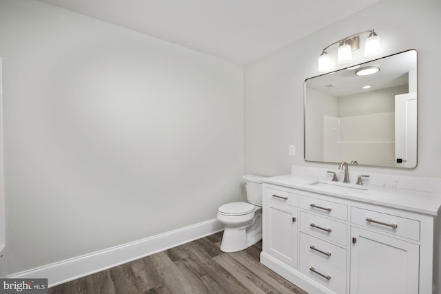 286 Claremont Ave, Harrisonburg, VA 22801 - full bath featuring baseboards, toilet, wood finished floors, and vanity