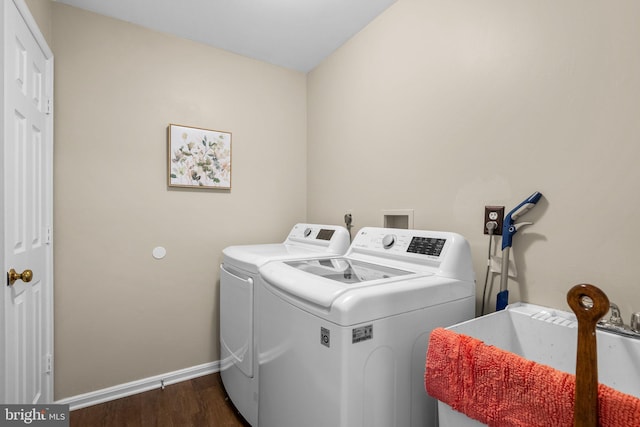 washroom with baseboards, laundry area, dark wood-style floors, independent washer and dryer, and a sink