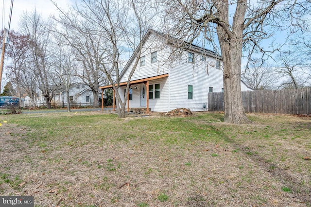 123 S 9th St, Millville, NJ 08332 - view of front facade featuring a porch, a front yard, and fence