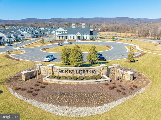 birds eye view of property featuring a mountain view and a residential view