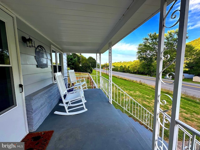 view of patio / terrace with covered porch