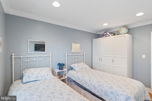 bedroom featuring crown molding, recessed lighting, and wood finished floors