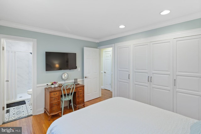 bedroom with recessed lighting, a closet, wood finished floors, and crown molding