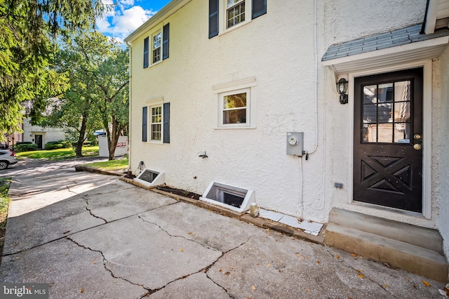 entrance to property with stucco siding