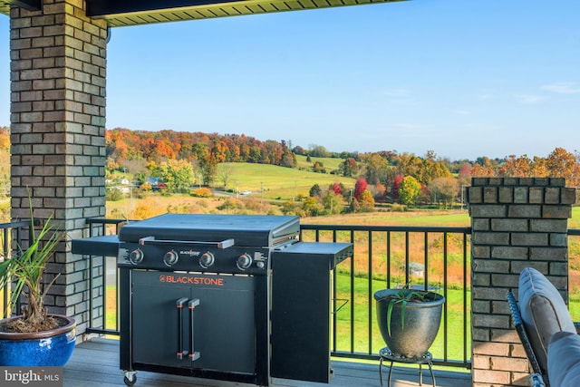 balcony featuring a grill