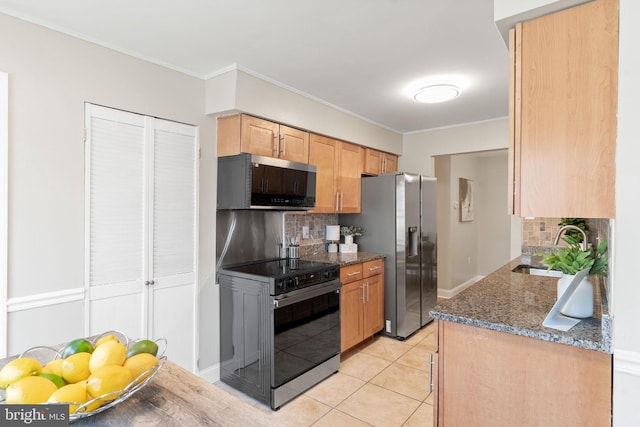 kitchen with electric range, a sink, tasteful backsplash, stainless steel fridge with ice dispenser, and light tile patterned floors