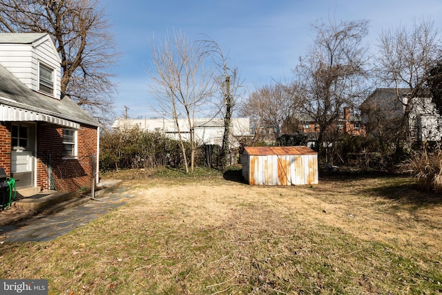 view of yard featuring an outbuilding and a shed