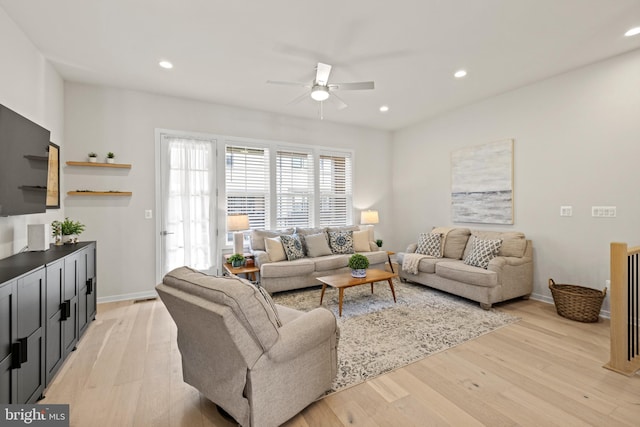 living room with visible vents, light wood-style flooring, a ceiling fan, recessed lighting, and baseboards