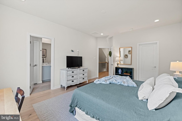 bedroom featuring visible vents, recessed lighting, light wood-type flooring, and baseboards